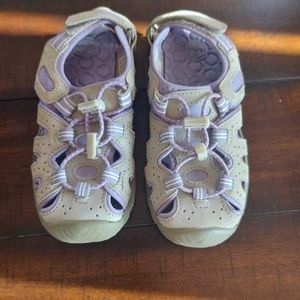 Khombu girls sandals